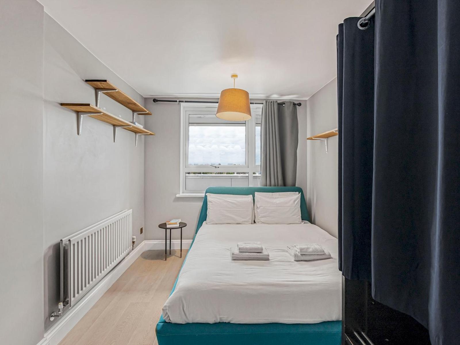 Pass The Keys Modern In Goldhawk West * Londra