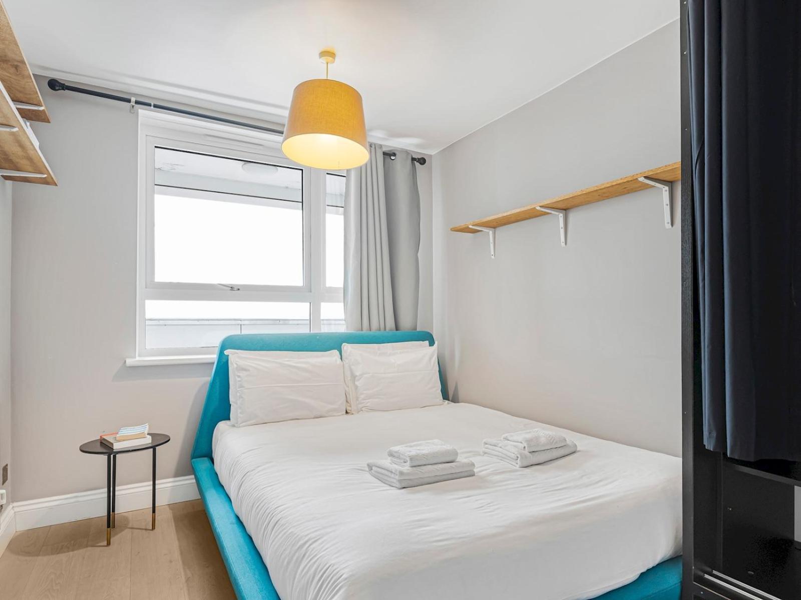 Pass The Keys Modern In Goldhawk West * Londra